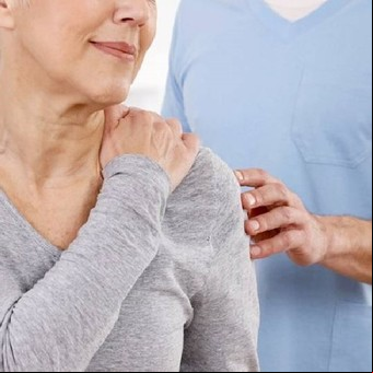 La vitamina que ayuda a tratar la osteoporosis y protege los huesos