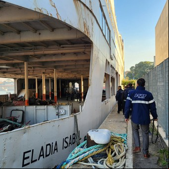 Por qué un barco emblemático de Buquebús quedó varado en "penoso estado" y ordenan que se lo lleven a Uruguay