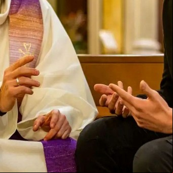 Un restaurante usó un falso sacerdote para que su personal itiera "pecados"