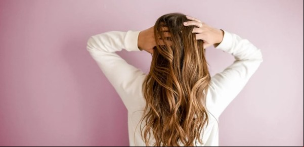 No es ortiga: cuál es la inesperada planta que ayuda al crecimiento del cabello y cómo usarla