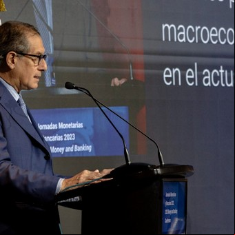 Caen los plazo fijo en pesos, impulsados por los retiros de los ahorristas más chicos