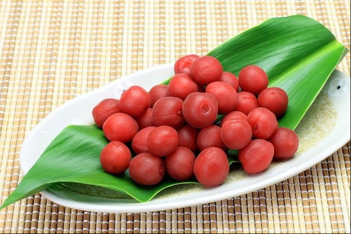 Las ciruelas umeboshi contienen el doble de proteínas, minerales y grasas que otras frutas.