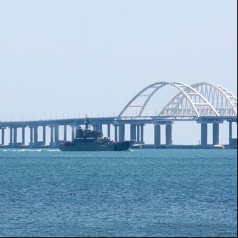 La guerra en Ucrania: el puente de Crimea, el más largo de Europa y clave para Rusia