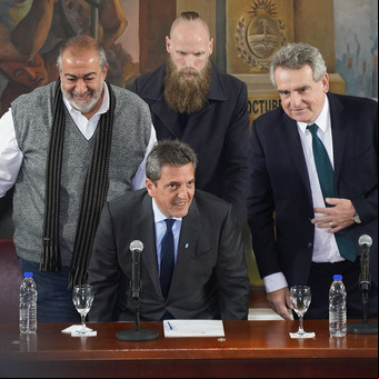 Con promesas y una autocrítica por el retraso salarial, Sergio Massa se llevó el apoyo de todos los sectores de la CGT