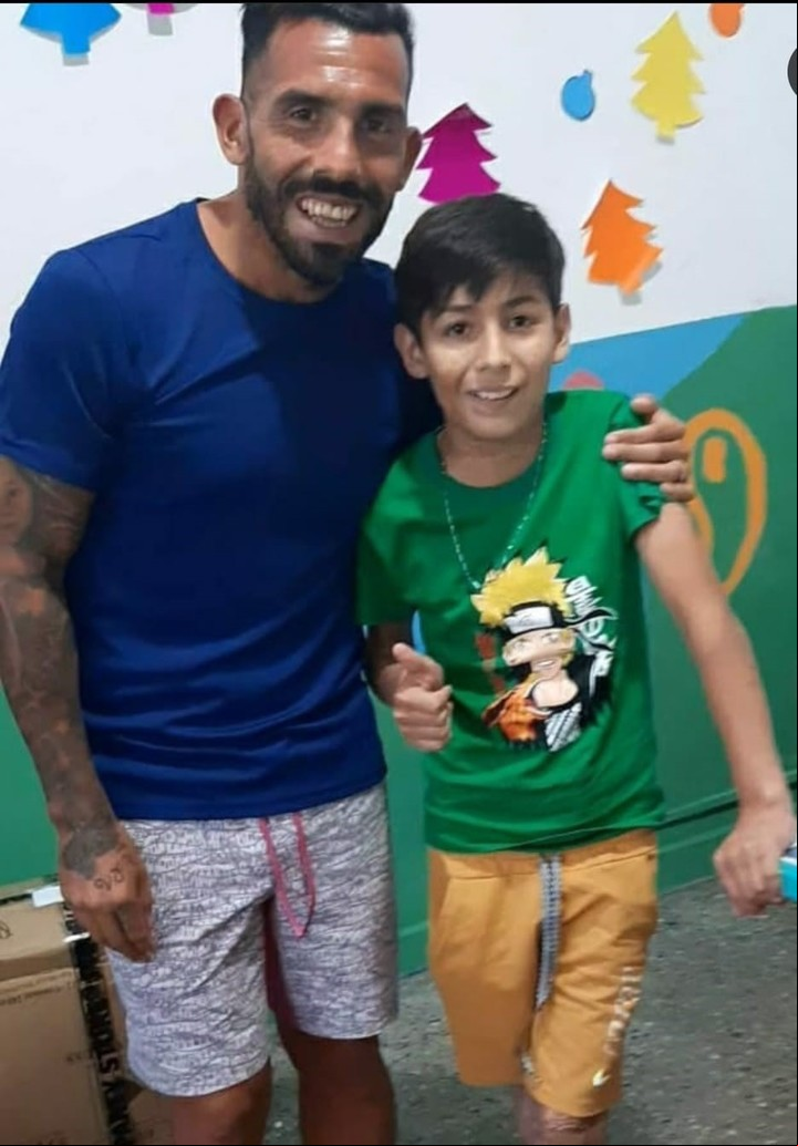 Carlos Tevez lo invitó a Joaquín a su Fundación y Joaquín le dijo: "Pasamos por el mismo accidente y vos lo superaste y sos una estrella".