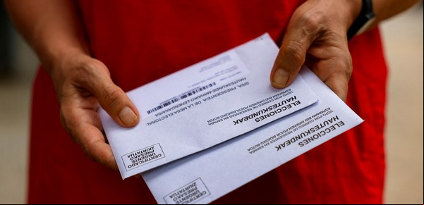 Elecciones en España: en un país de vacaciones, el voto por correo se populariza y crea inquietud