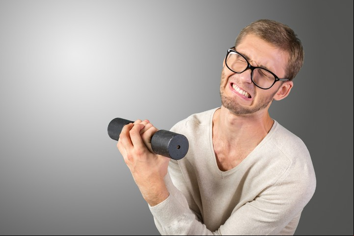 La sarcopenia está caracterizada por la pérdida de masa magra, masa muscular y la pérdida de fuerza. Foto Shutterstock.