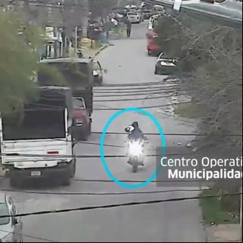 Video: impresionante persecución, tiros y un choque para detener a dos motochorros en San Martín