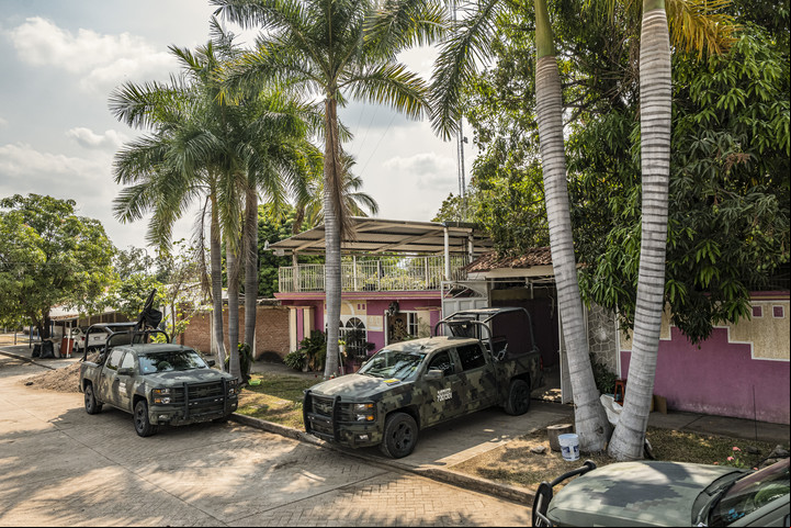 El ejército mexicano ejecutó una operación especial el año pasado en Michoacán contra el líder del Cártel de Jalisco Nueva Generación, que tiene camionetas blindadas en su arsenal. Foto Daniel Berehulak/The New York Times