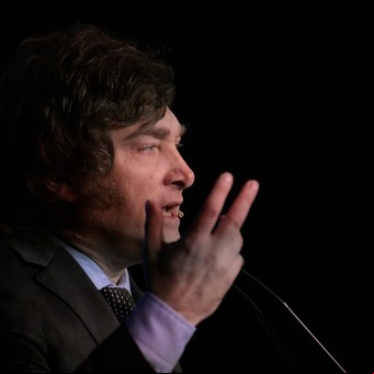Elecciones 2023, en VIVO:  Javier Milei quiere privatizar todas las empresas públicas y cerrar el INCAA y el INADI