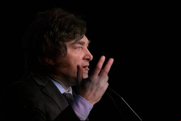 Elecciones 2023, en VIVO:  Javier Milei quiere privatizar todas las empresas públicas y cerrar el INCAA y el INADI