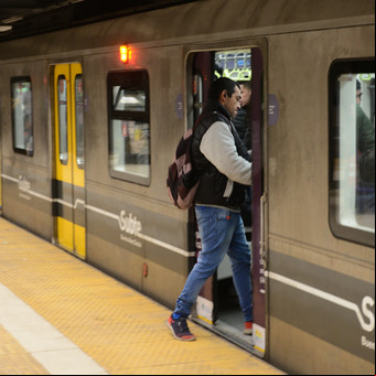 Fuerte aumento en los servicios porteños: el subte costará $ 574 y también suben 150% los peajes