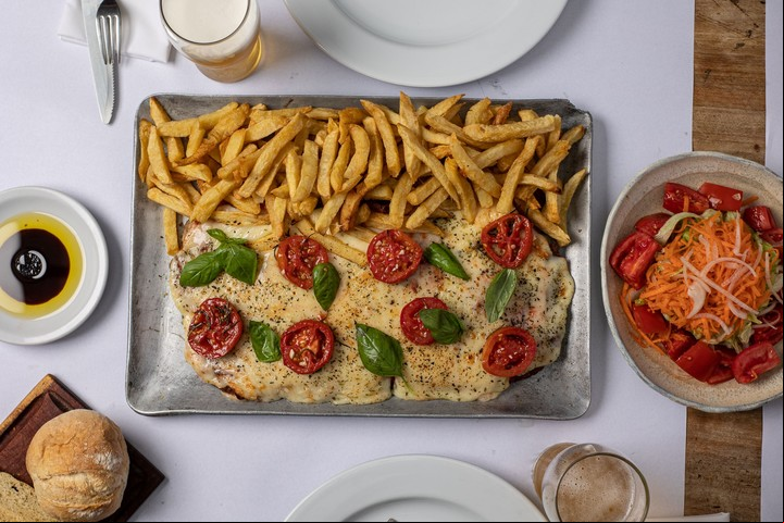 Milanesa gigante de La Dorita.
