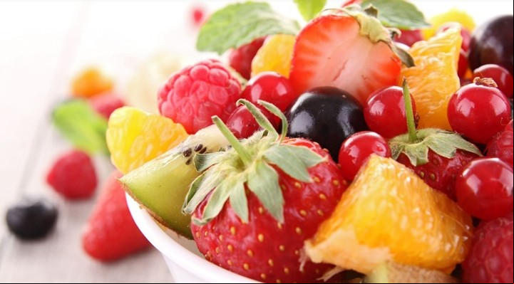 Las naranjas y frutillas generan menos hinchazón abdominal.