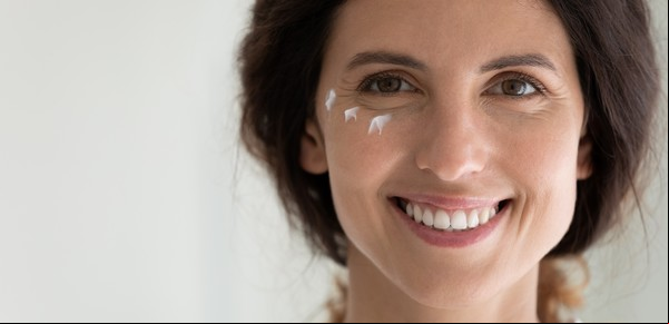 Cremas con péptidos, la nueva fórmula anti age