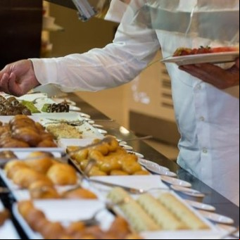 All Inclusive: el secreto de los hoteles para no perder dinero con la comida y bebida libres