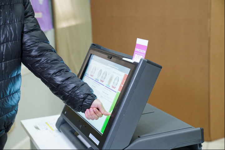Aunque no favorece directamente a ninguna candidatura, el voto en blanco sí puede alterar el reparto de bancas. Foto Maxi Failla.