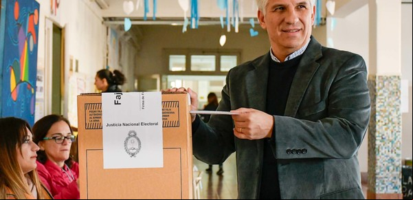 El gobernador electo de San Luis denunció que Rodríguez Saá cuadruplicó los cargos políticos con sueldos de $800 mil: "El 10 de diciembre anularé estos privilegios"