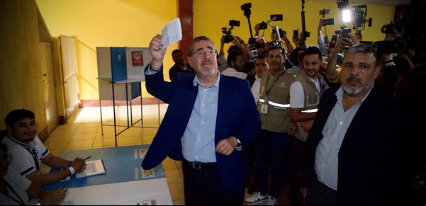 Balotaje en Guatemala: Bernardo Arévalo se quedó con el triunfo y será el nuevo presidente