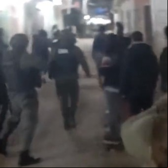 Tensión e incidentes en el Bajo Flores: Gendarmería y vecinos evitaron un robo "piraña" en comercios