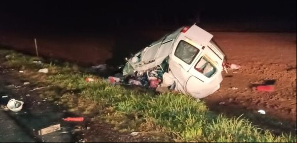 Tragedia en San Miguel del Monte: tres personas murieron al chocar de frente un micro y una camioneta 