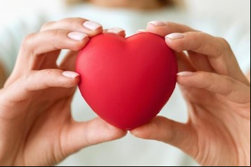 Qué frutas comer al día para prevenir enfermedades del corazón, según la ciencia