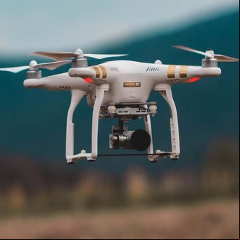 Control fiscal, material biológico y hasta espiar tiburones: nuevos usos comerciales de drones