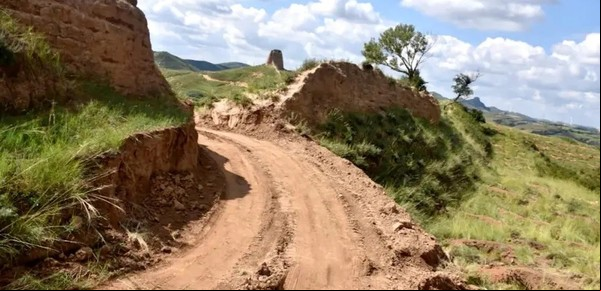 Atravesaron la Gran Muralla China y dejaron un agujero