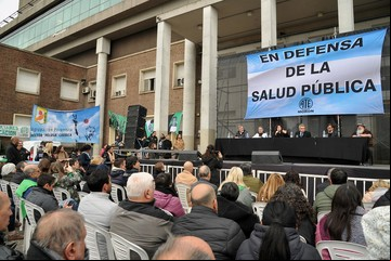 Vizzotti hizo un acto en defensa de la salud pública en el hospital del "Vacunatorio VIP"