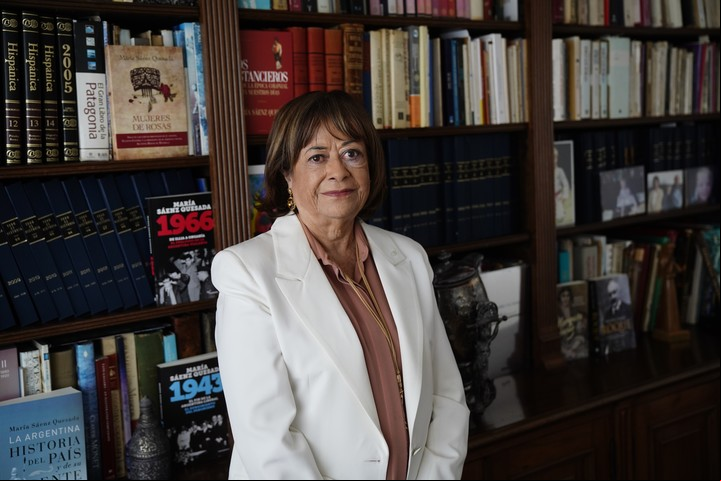 María Sáenz Quesada también es autora de 1943 y de Isabel Perón, entre muchos otros libros.