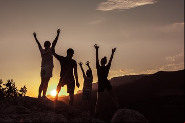 Antes y después de la adopción: así cambió la vida de niños, adolescentes y adultos que hoy son familia