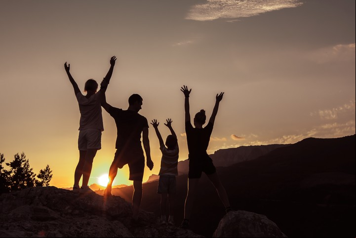 Desde Adopten Niñes Grandes aseguraron: "La construcción de una familia con niñes de mayor edad y/o adolescentes es maravillosa”. Foto ilustración Shutterstock.
