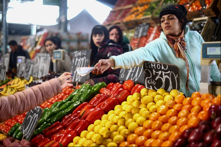 Se ve una baja de los productos estacionales, como frutas y verduras. Foto archivo Reuters