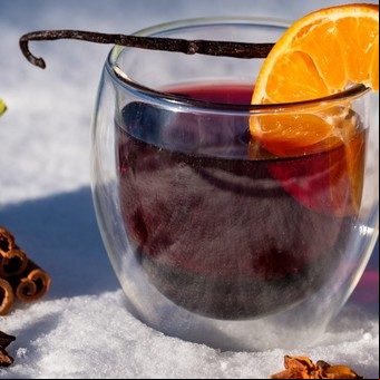 Por qué es mejor tomar el té de canela a la noche y qué beneficios tiene