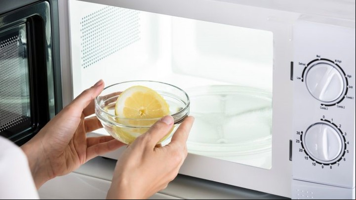 Atención: no hay que utilizar insecticidas ni líquidos tóxicos que puedan contaminar los alimentos.
