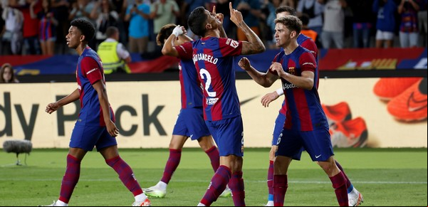 Agónica remontada del Barcelona con doblete de Lewandowski: pasó del 0-2 al 3-2 en ocho minutos y es líder de LaLiga