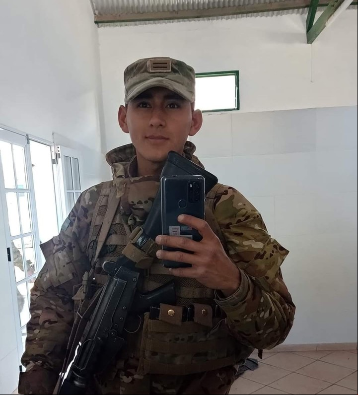 Juan Martín Román (21). Trabajó como remisero antes de sumarse al Ejército. Se crió en Tartagal, Salta.