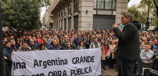 El ministro Gabriel Katopodis encabezó otro insólito "paro activo" para hacer campaña, esta vez con empleados públicos