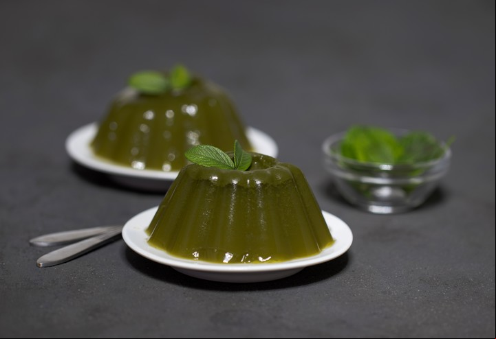 En el fenómeno de hacer gelatinas caseras, con polvos, la gelatina de té verde empuja la moda.