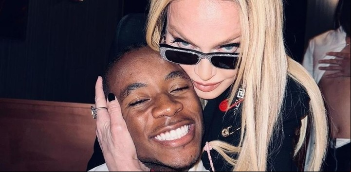 David Banda y Madonna, festejando los 18 años del joven. La diva lo conoció cuando tenía un mes, en un orfanato de Malawi. Y lo adoptó.