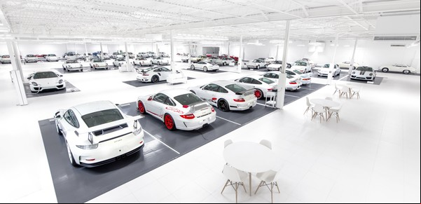 Se subasta La Colección Blanca: el majestuoso garaje de modelos Porsche del mismo color