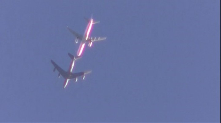 Los aviones muchas veces viajan a unos 300 metros de distancia entre sí.