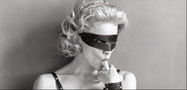 Subastaron fotos eróticas de Madonna y su libro "Sex": por qué dicen que fue un fracaso si se recaudó un millón de dólares