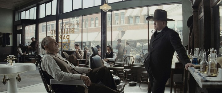 Robert De Niro y Jesse Plemons, el agente del FBI que llega a investigar los crímenes en Oklahoma.