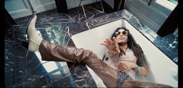 Lenny Kravitz, a los 59 años, se desnuda en su nuevo videoclip  