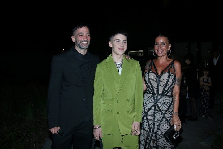 Foto de familia. Mariano Otero, el primer marido de Florencia Peña, junto a Juan, su hijo en común, en el festejo de los 15 años del joven. Foto: MovilPress.