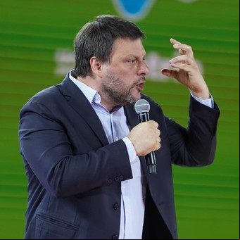 Leandro Santoro va por el doble voto útil, contra Milei y el macrismo: "Que no sientan que se pueden mandar cagadas sin costo"