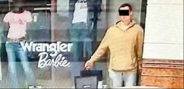 Simuló ser un maniquí para robar un comercio en un shopping: "Nunca vimos algo así"
