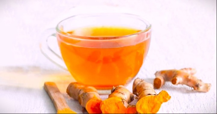 Cómo preparar té de cúrcuma. Foto: iStock