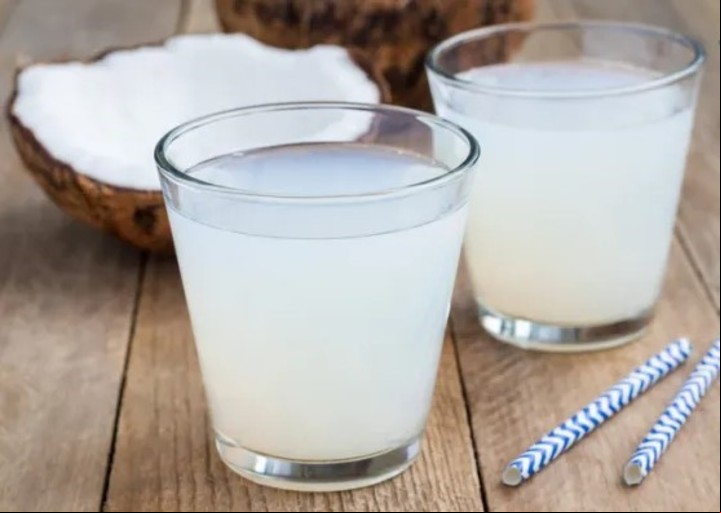 El agua de coco contiene gran cantidad de minerales.